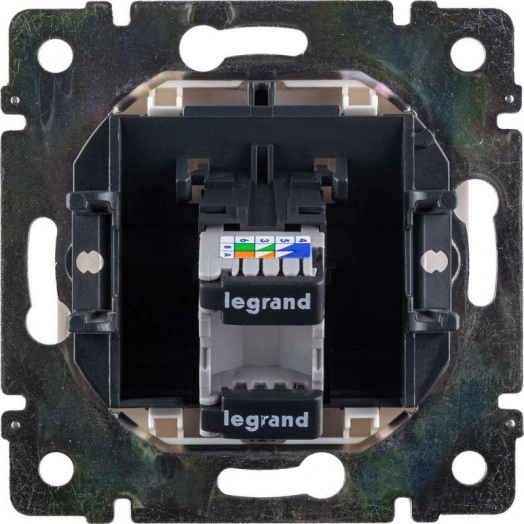 Розетка компьютерная 1-м СП Valena RJ45 кат.5E UTP на винтах механизм сл. кость Leg 774138