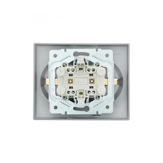 Розетка 2-м СП VESNA с заземл. со шторками ПБТ платина LEZARD 742-3500-178B