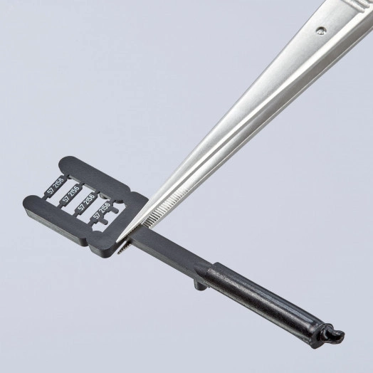 Пинцет захватный прецизионный с направляющим штифтом тонкие зазубренные губки L-155 мм хромоникелевая сталь антимагнитный кислотостойкий KN-922235