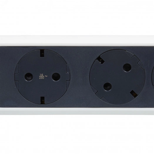 Удлинитель с поворотным основанием серии  Комфорт  6 x 2К+З с кабелем 3 м., цвет: бело-черный