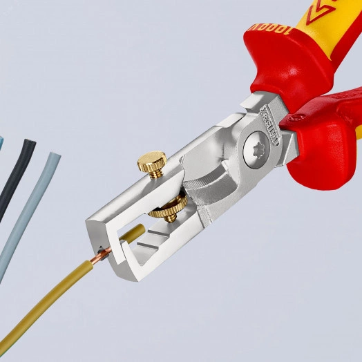 Стриппер-кабелерез STRYX 2-в-1 для одно- много- и тонкожильного кабеля VDE 1000V рез: кабель  15 мм (50 мм) зачистка:  5 мм (10 мм AWG 8) L-180 мм диэлектрический хромированный 2-компонентные рукоятки крепление для страховки KN-1366180T