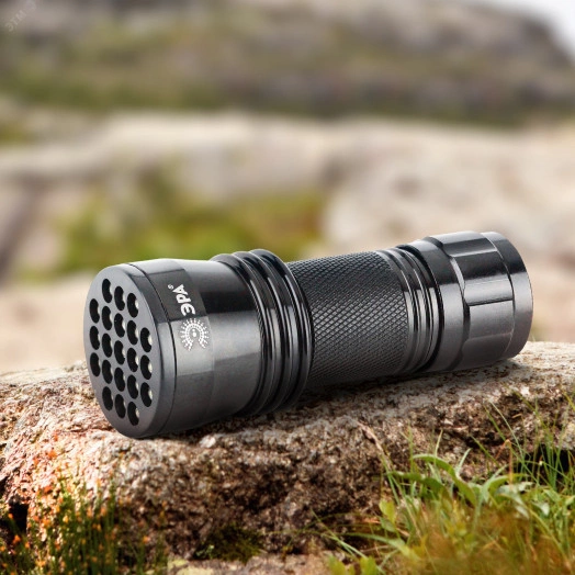 Фонарик карманный на батарейках 3хAAA, ударопрочный металлический корпус, текстурированная ручка, ремешок на руку, 21 LED MB-502 Гриндер ЭРА