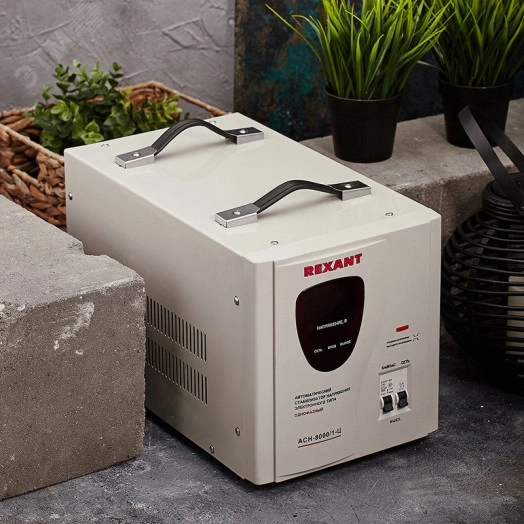 Стабилизатор напряжения AСН-8 000/1-Ц