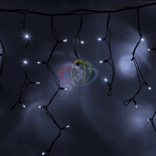 Гирлянда профессиональная Айсикл (бахрома) светодиодный 5.6х0.9м с эффектом мерцаниячерный провод 220В белый