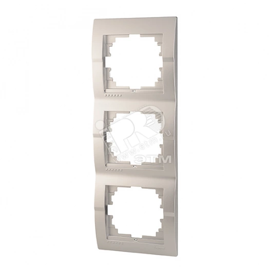 DERIY Рамка 3-ая вертикальная Серебристый металлик