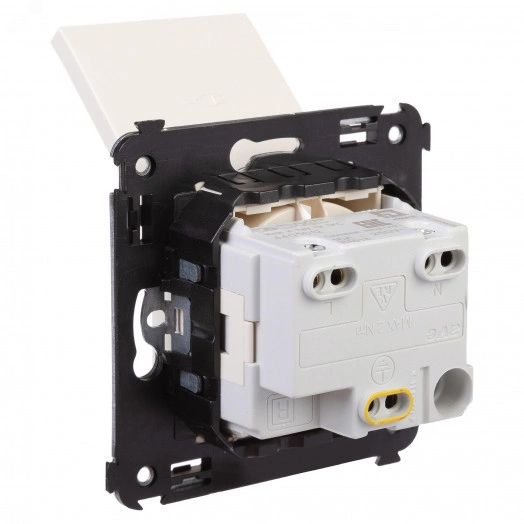 Avanti Розетка с крышкой в стену, 2P+E, ''Ванильная дымка''