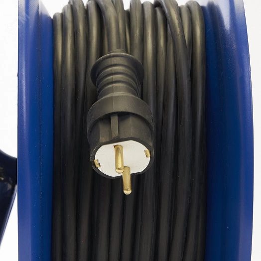 Удлинитель на катушке металл 4 гнезда PRF02-41-30 с/з 3*2,5, синий, 30м ,серия Professional