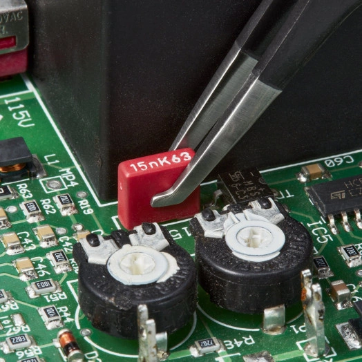 Пинцет ESD захватный прецизионный гладкие изогнутые губки под 45° для техники напайки компонентов поверхностного монтажа на печатную плату без сверления отверстий антистатический L-120 мм нержавеющая хромоникелевая сталь хромированный KN-920878E