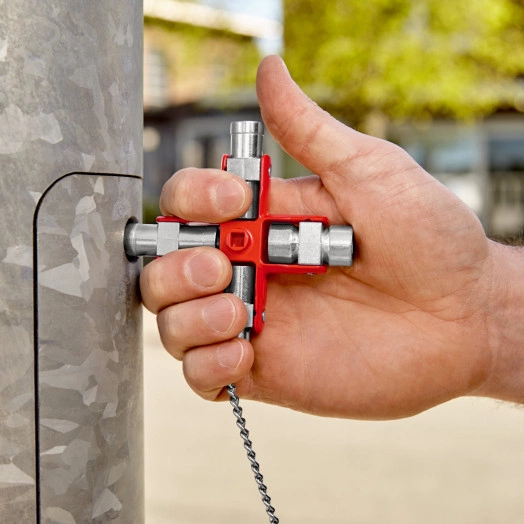 Универсальный 4-лучевой крестовой ключ для стандартных шкафов и систем запирания оцинкованный L-90 мм KN-001106