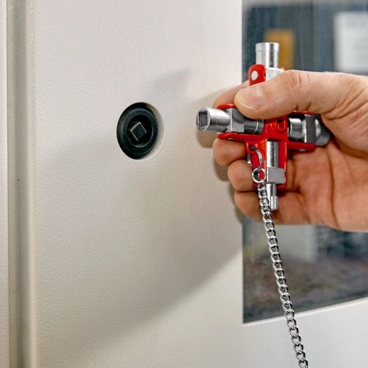 Универсальный 4-лучевой крестовой ключ для стандартных шкафов и систем запирания оцинкованный L-90 мм KN-001106