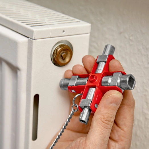 Универсальный 4-лучевой крестовой ключ для стандартных шкафов и систем запирания оцинкованный L-90 мм KN-001106