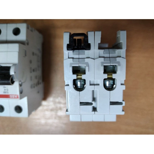 Выключатель автоматический модульный 2п C 4А 6кА S202 C4 ABB 2CDS252001R0044