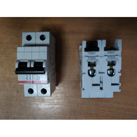 Выключатель автоматический модульный 2п C 4А 6кА S202 C4 ABB 2CDS252001R0044