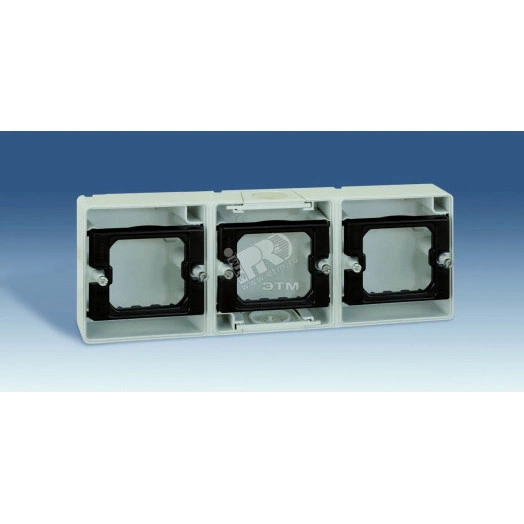 Коробка 3-х местная, горизонтальная, S44A, серый (4400765-035)