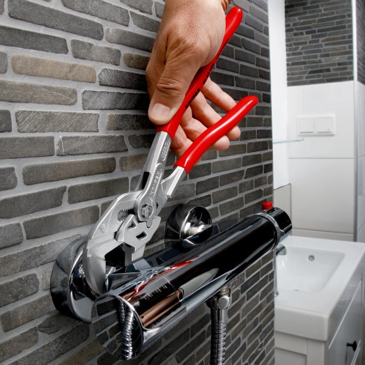 Клещи переставныеавные - гаечный ключ рукоятки 15° 46 мм (1 3/4) L-250 мм Cr-V хромированные обливные рукоятки KN-8643250