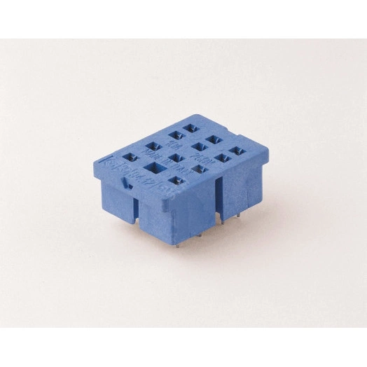 Розетка для монтажа на плате для применения с 55.32, Поставляется с Металлической клипсой-держателем 094.51