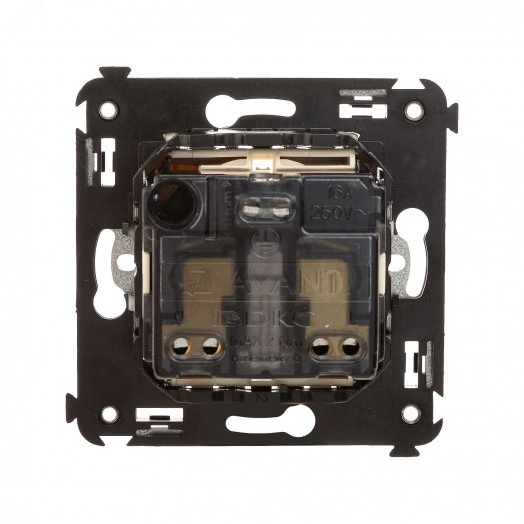 Avanti Розетка в стену, 2P+E, с защитными шторками, ''Ванильная дымка''