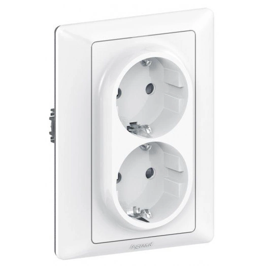Розетка 2-м СП Valena In'matic 16А IP20 250В 2х2P+E защ. шторки безвинтов. клеммы механизм Leg 753031