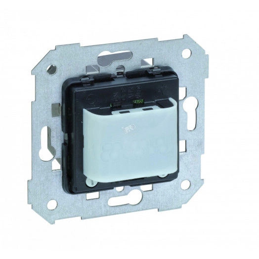 Детектор движения, 230~, 2600Вт (накал, галоген), угол 180гр, радиус 9м, вкл.4с-10мин, S82,82N,88