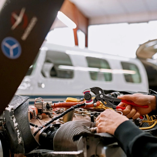 Клещи переставные трубные захватные 10-75мм для сифонов масляных фильтров пластмассовых труб L=250мм пластиковые насадки на губках Cr-V блистер цвет черный