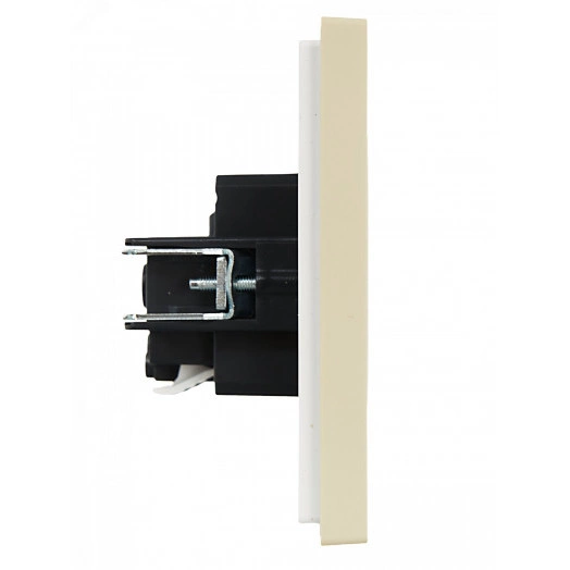 FORTE&PIANO Розетка 1-местная с заземлением с защитными шторками безвинтовое крепление 16А FP413 ваниль IEK