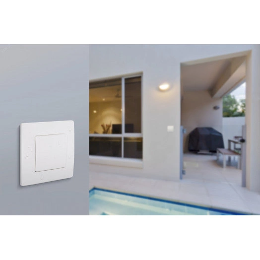 Переключатель одноклавишный IP44 - Legrand Etika - 10А 250В безвинтовые зажимы - белый