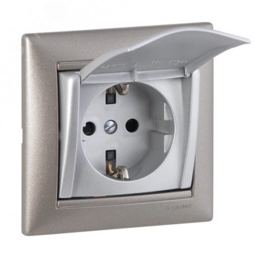 VALENA Розетка с заземлением без шторок с крышкой алюминий