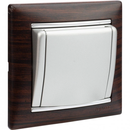 VALENA Розетка с заземлением без шторок с крышкой алюминий