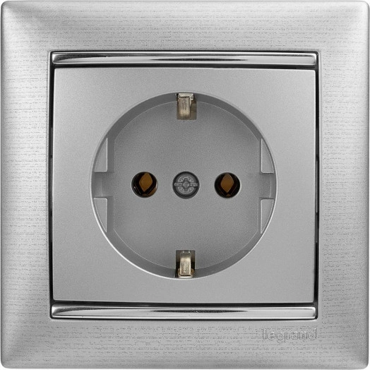 VALENA Розетка с заземлением в рамку алюминий