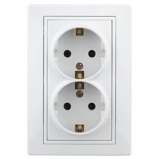 Розетка Intro Plano 1Э-205-01 с заземлением двойная розетка 2X2P+E Schuko, 16А-250В, IP20, СУ, без лапок, белый