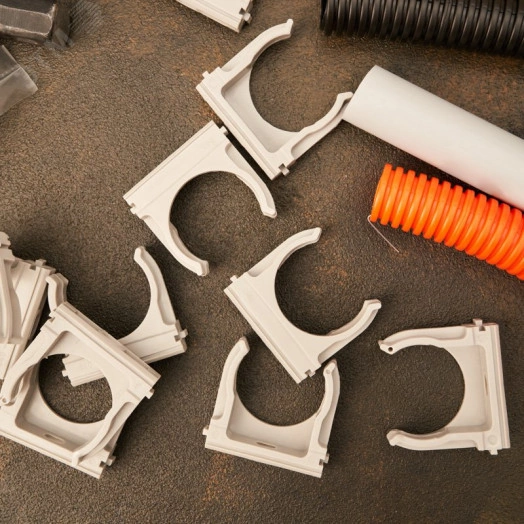 Крепеж-клипса для трубы 25 мм, черная (100 шт./уп.), REXANT