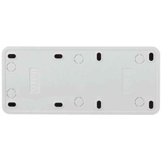Розетка Intro Quadro 2-206-01 с заземлением трехместная 3х2P+E, 16А-250В, IP20, ОУ, белый