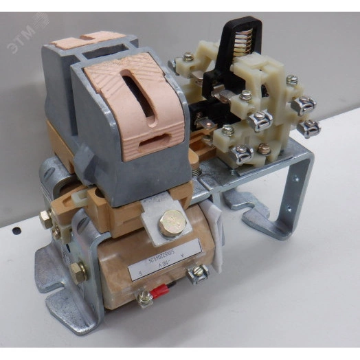 МК4-01А УХЛ3 1р Uкат 220В  160А вк. 2з+2р         КОНТАКТОР 109010200.09
