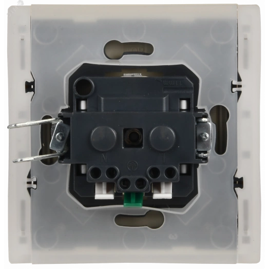 FORTE&PIANO Розетка 1-местная с заземлением с защитными шторками и крышкой безвинтовое крепление 16А IP44 FP419 ваниль IEK