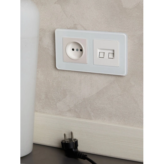 BRITE Розетка 1 пост без заземления с защитными шторками 10А РСш10-2-БрЖ жемчуг IEK