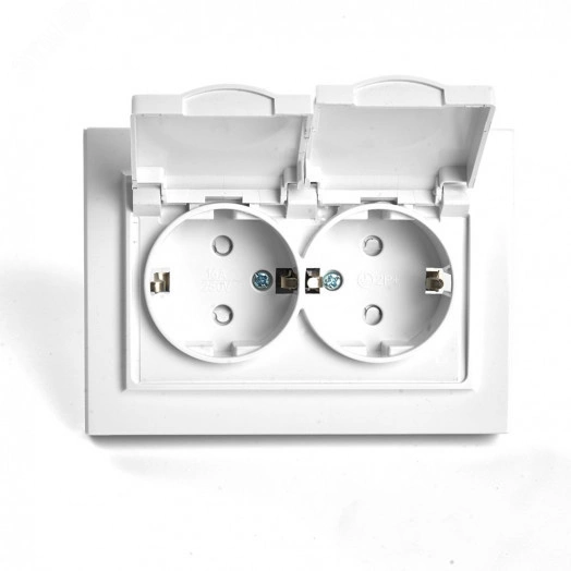 Розетка двухместная с/з с крышкой, 250В, 16А серия Эрна, белый Stekker