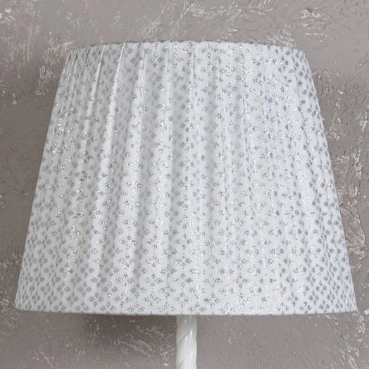 Светильник НТБ-11-60-101 со столиком ОВАЛ Белый с аб.Ларсен серебряная парча