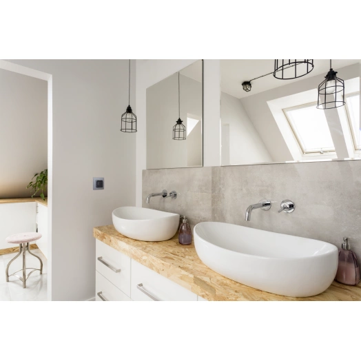 Розетка с заземлением IP44 - Legrand Etika - со шторками с защитной крышкой 16А 250В винтовые зажимы - алюминий