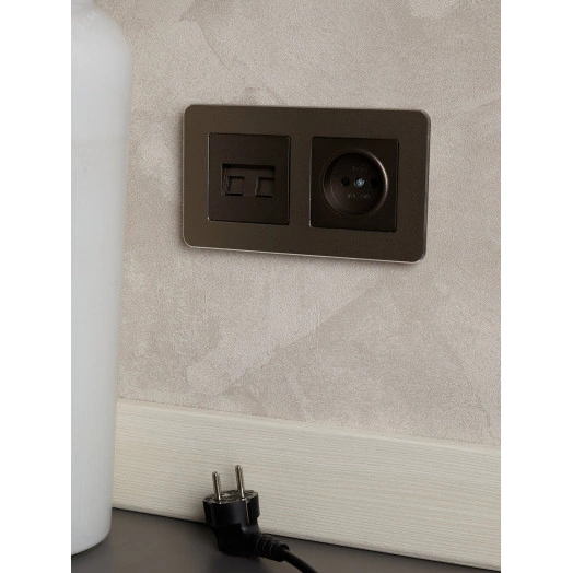 BRITE Розетка 1 пост без заземления с защитными шторками 10А РСш10-2-БрТБ темная бронза IEK