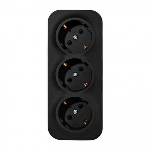 Розеточный блок тройной (розетка тройная) с       заземлением -Legrand Quteo - с предварительным    подключением со шторками IP20 16А 250В винтовые   зажимы накладной монтаж - чёрный матовый