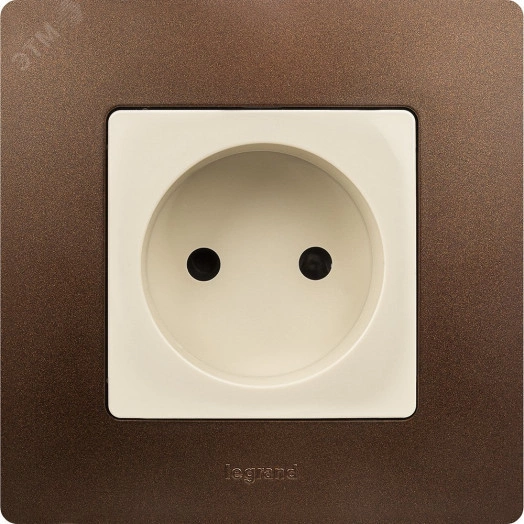 ETIKA Розетка без заземления со шторками слоновая кость винтовые зажимы