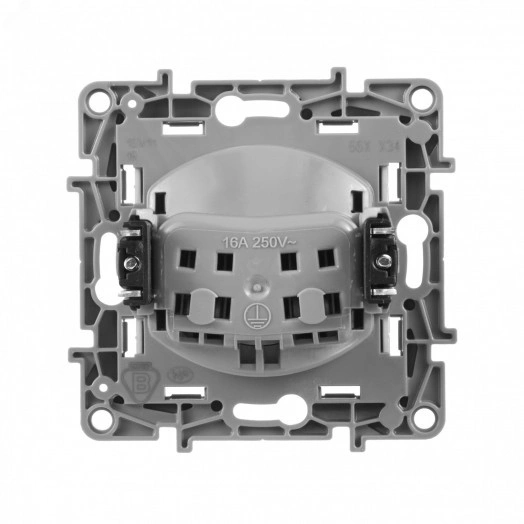 ETIKA Розетка без заземления со шторками слоновая кость винтовые зажимы