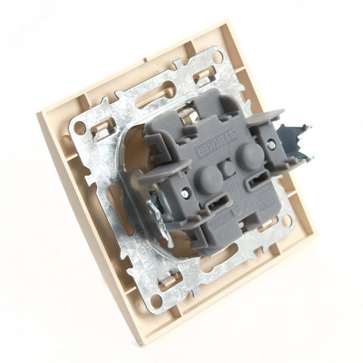 Розетка одноместная с/з,с защитной шторкой,250В, 16А,  серия Эрна, слоновая кость Stekker