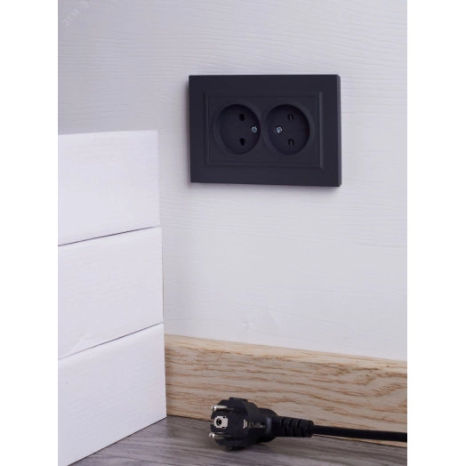 BRITE Розетка 2-местная без заземления с защитными шторками 10А в сборе РСш12-2-БрГ графит IEK