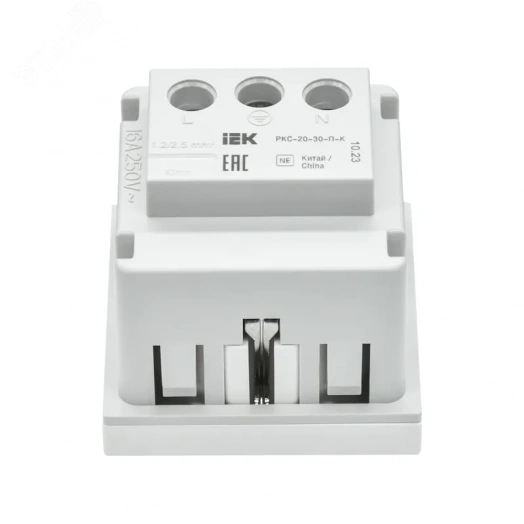 PRIMER РКС-20-30-П-К Розетка с заземляющим контактом защитной шторкой и винтовым зажимом (2 модуля) белая IEK