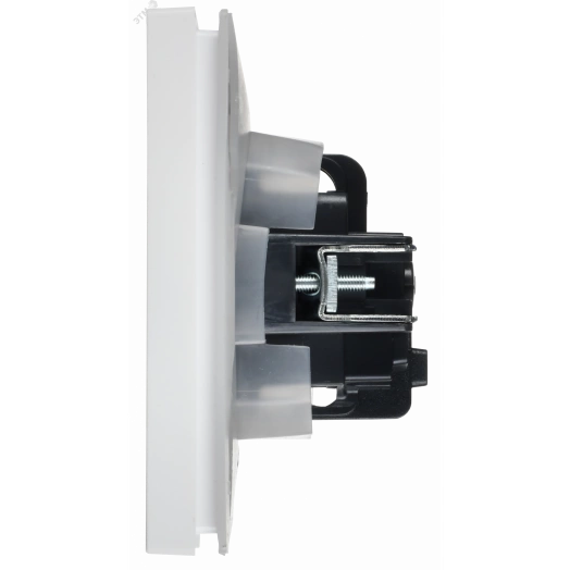 FORTE&PIANO Розетка 1-местная с заземлением с защитными шторками и крышкой винтовое крепление 16А IP44 FP221 белый IEK