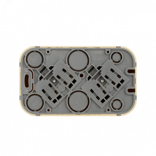 Quteo розетка двойная с заземлением с защитными   шторками -16 A- 250 В IP 20 - Дерево