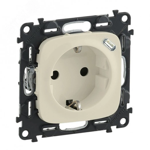 Valena ALLURE.Розетка комбинированная 2К+З 16А ~250В со встроенным зарядным устройством USB C 1.5А 5В.С лицевой панелью.Слоновая кость