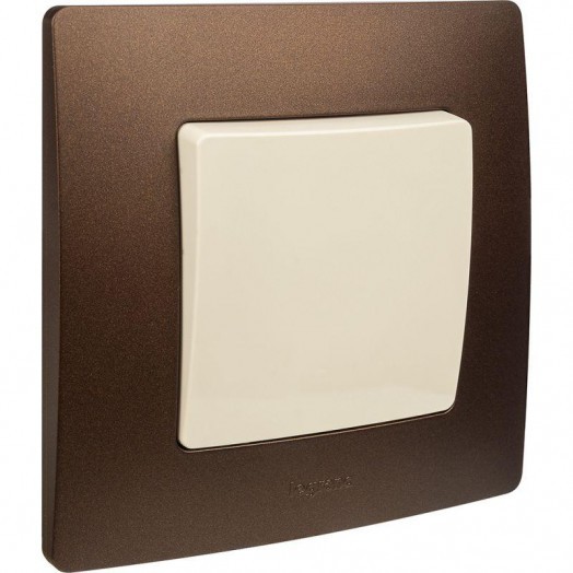 Механизм выключателя 1-кл. СП Etika 10А IP20 250В 10AX безвинт. зажимы сл. кость Leg 672301