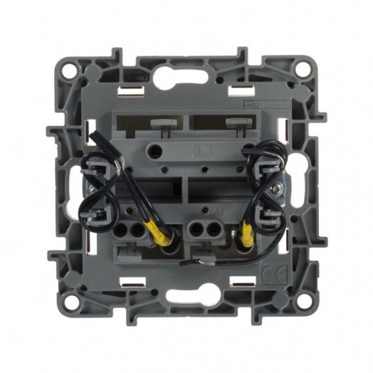 Механизм выключателя 2-кл. СП Etika 10А IP20 250В 10AX с подсветкой / индикацией безвинт. зажимы сл. кость Leg 672304